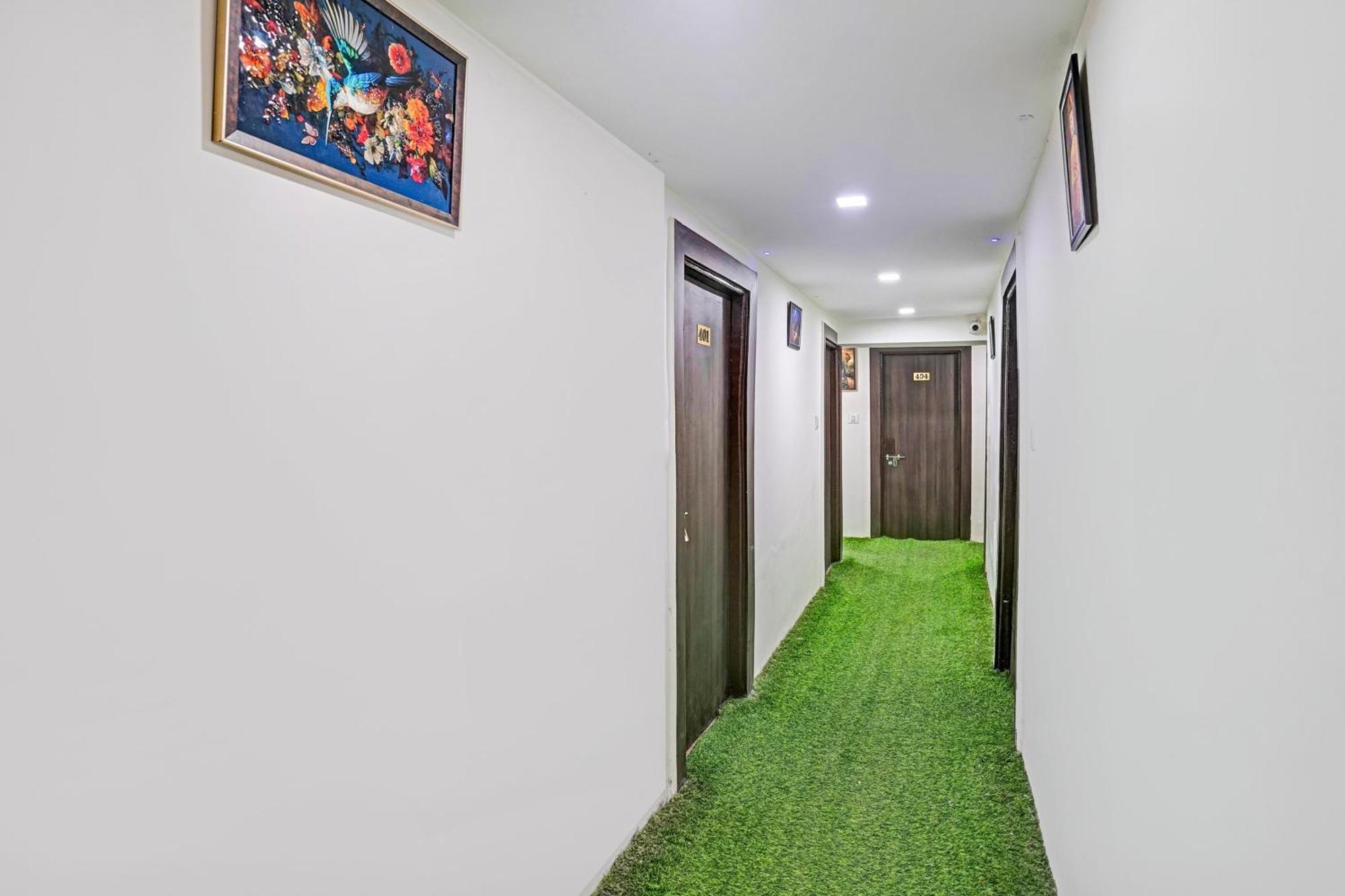 אחמדאבאד Super Hotel O Navrangpura Cg Road Formerly Hotel Yugraj מראה חיצוני תמונה
