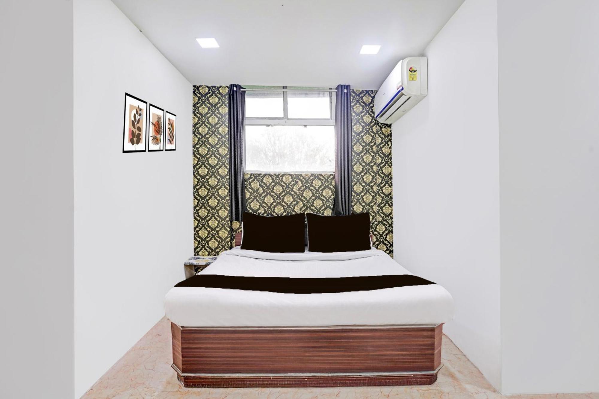 אחמדאבאד Super Hotel O Navrangpura Cg Road Formerly Hotel Yugraj מראה חיצוני תמונה