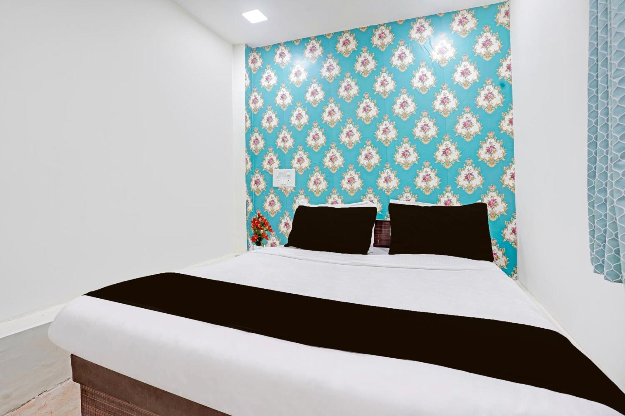 אחמדאבאד Super Hotel O Navrangpura Cg Road Formerly Hotel Yugraj מראה חיצוני תמונה