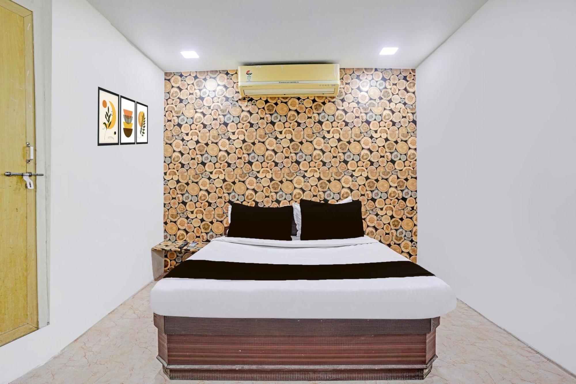 אחמדאבאד Super Hotel O Navrangpura Cg Road Formerly Hotel Yugraj מראה חיצוני תמונה
